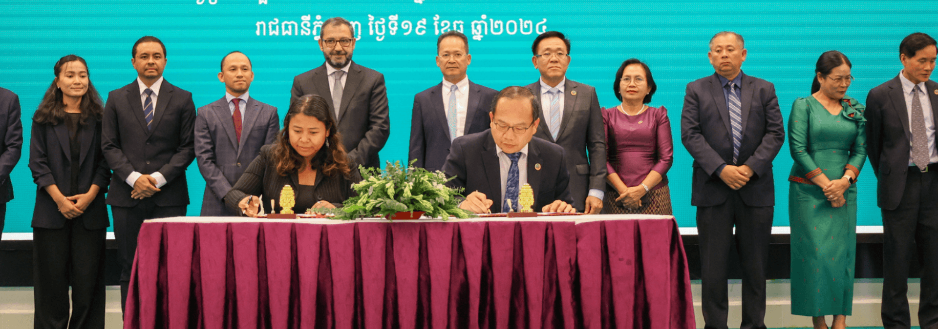 Smart Axiata Signs MoU with the Ministry of Environment to Amplify Green Sprouts Initiative and Climate Advocacy for Cleaner, Greener, and More Sustainable Cambodia