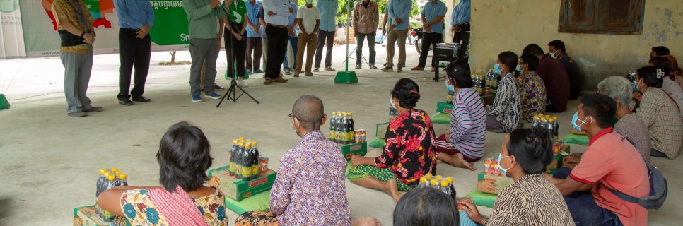 Image for 300 vulnerable families in Banteay Meanchey receive support from Smart Axiata’s Food Support Program